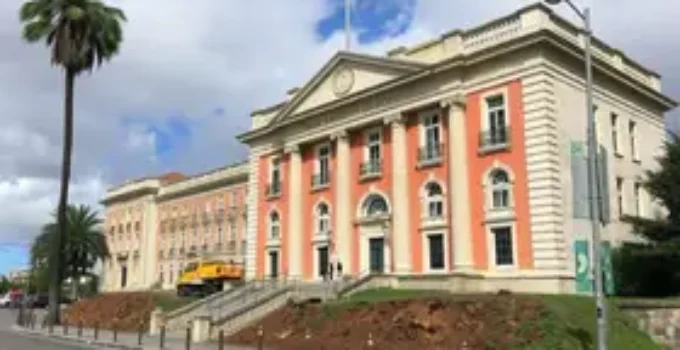 reparo emergencial na avenida Nuno de Assis