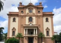 funcionamento de serviços no feriado de Tiradentes