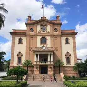 funcionamento de serviços no feriado de Tiradentes