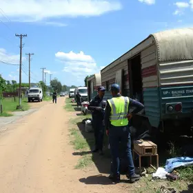 Prefeitura usa policiais para remover moradores de rua